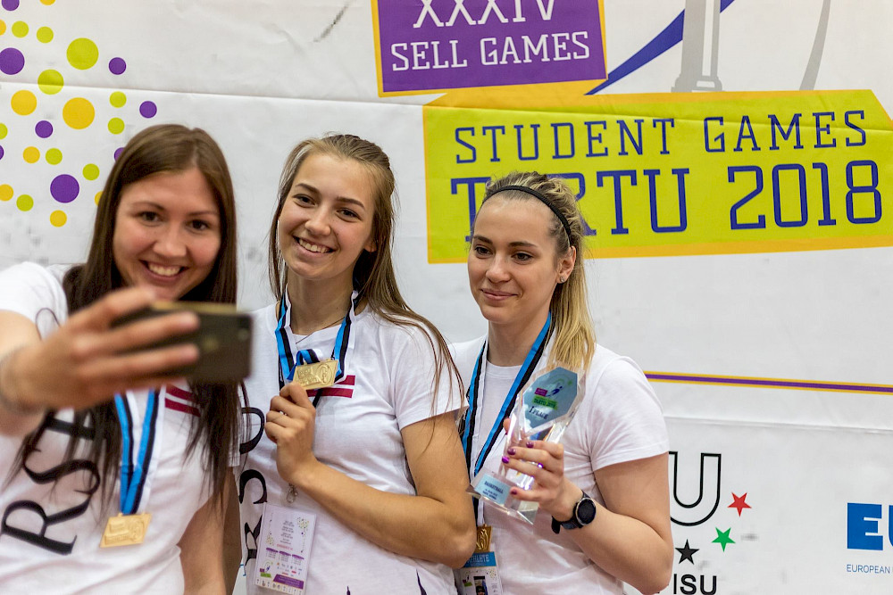 Happy people in SELL games