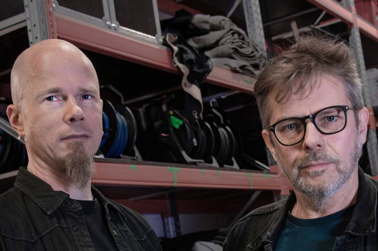 Koordinaattori herra Holm vasemmalla ja projektipäällikkö herra Haapio oikealla.