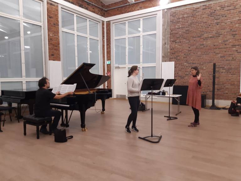 Huilun mestarikurssin osallistuja, pianisti ja opettaja