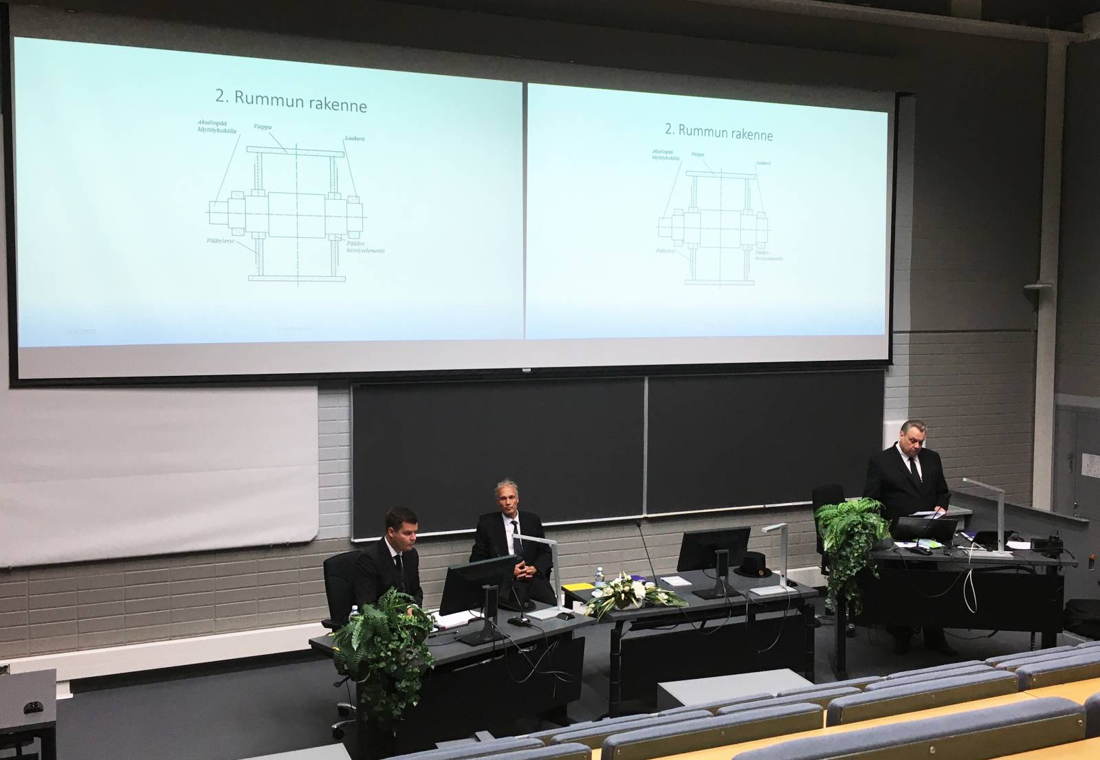 Väitöstilaisuus, väittelijä, kustos sekä vastaväittelijä