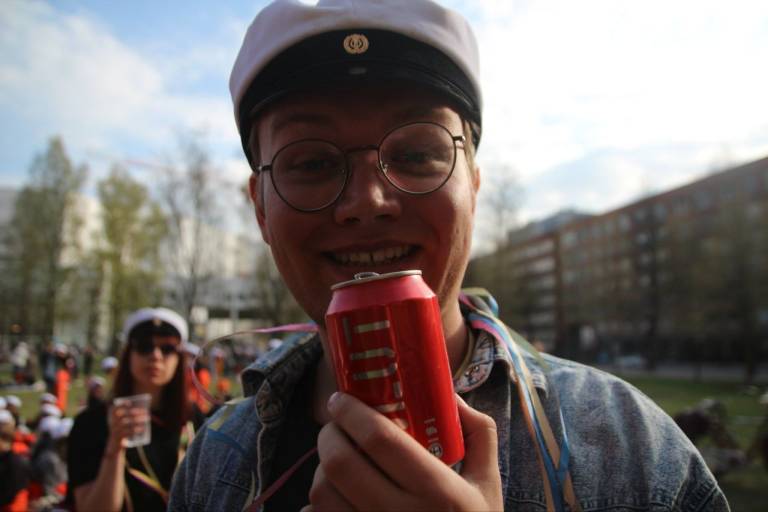 Journalistiikan opiskelija Arttu Timonen vappuna 2019.