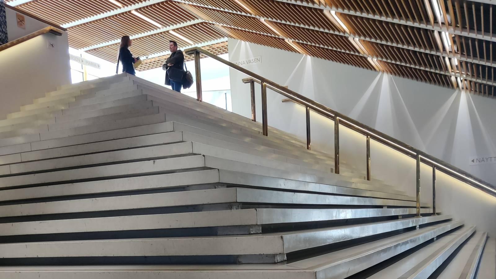 Kotkan kaupunginteatterin portaat.