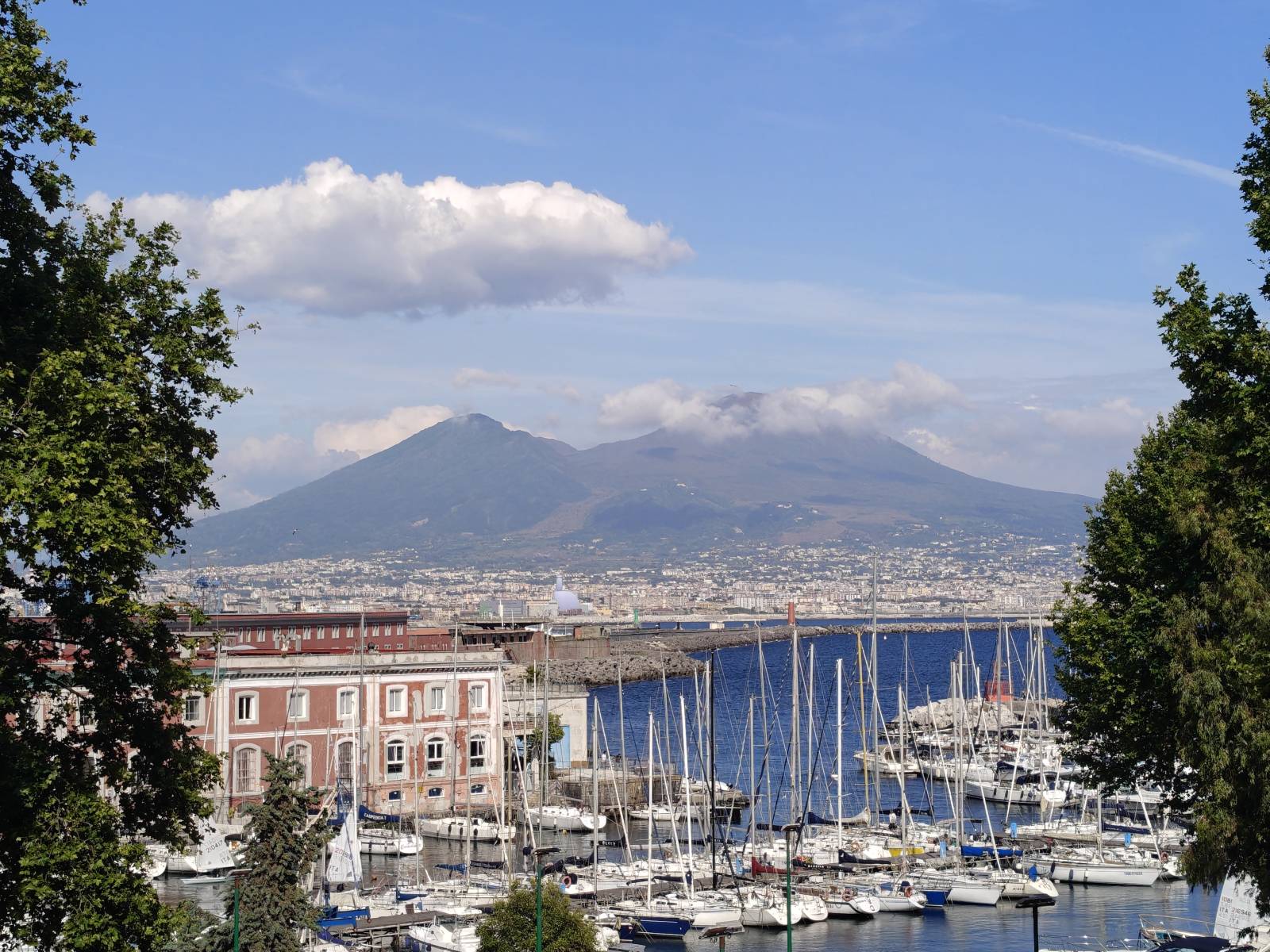 Maisemakuva Napolista.