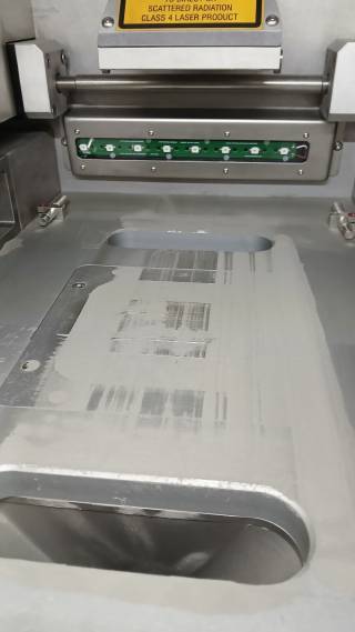 Epäonnistunut tuloste tulostuskammiossa ennen jauheen poistoa.