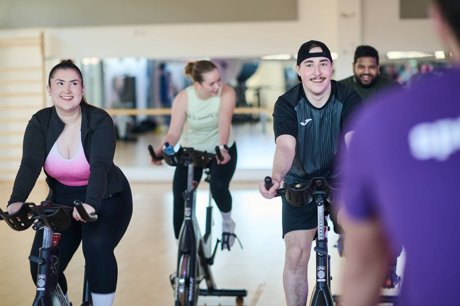 Spinning tunnilla opiskelijoita