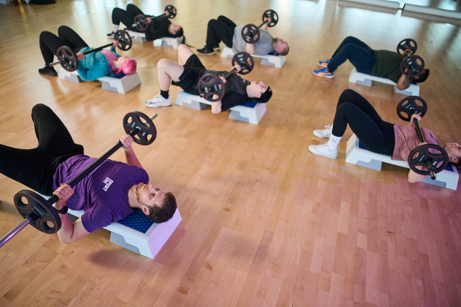 Pump-tunti jumppasalissa.