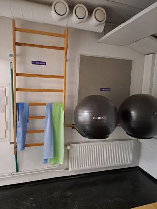 Jumppapalloja ja kuminauhoja