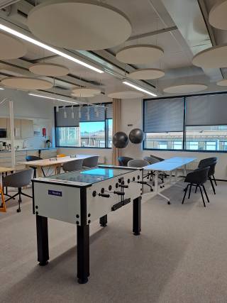 TABLE FOOTBALL AND EXERCISE BALLS