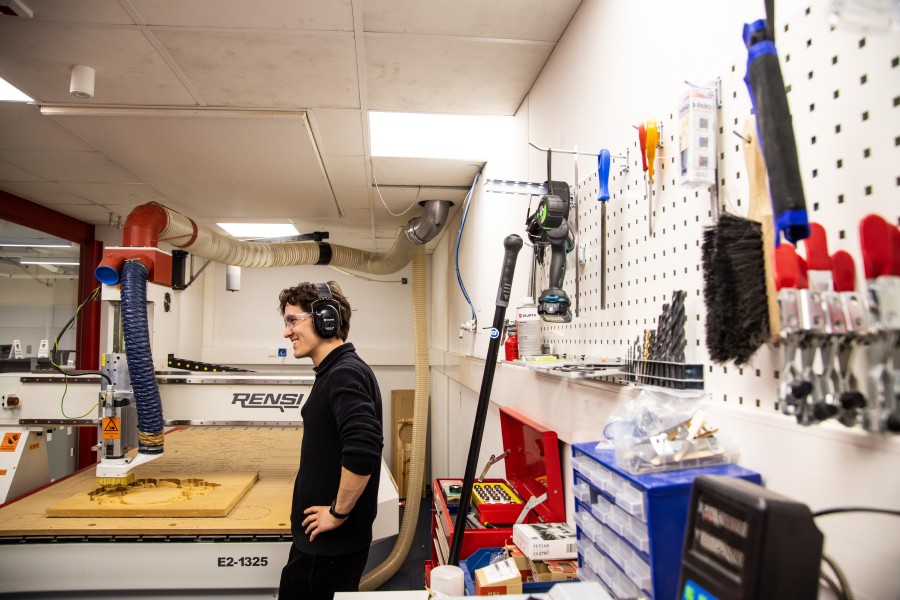 Kuva CNC-jyrsinhuoneesta