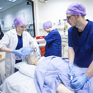 People training in intensive care.