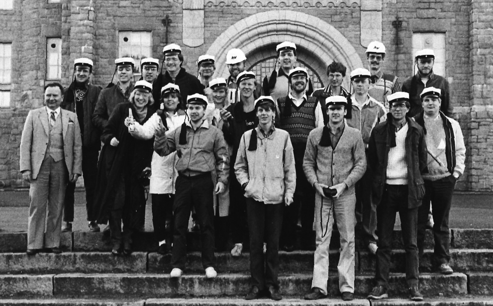 Ryhmäkuva excursiosta vuonna 1985