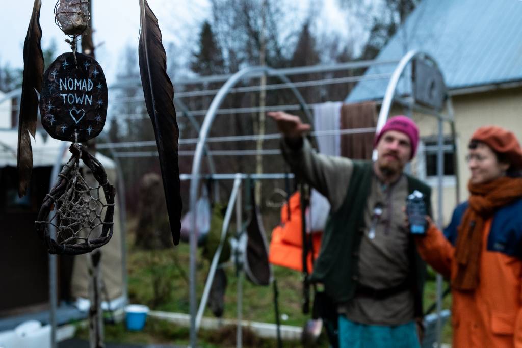 Huck Middeke Asuu Jurtassa Ja Pyrkii Elämään Omavaraisesti - Mikä On ...