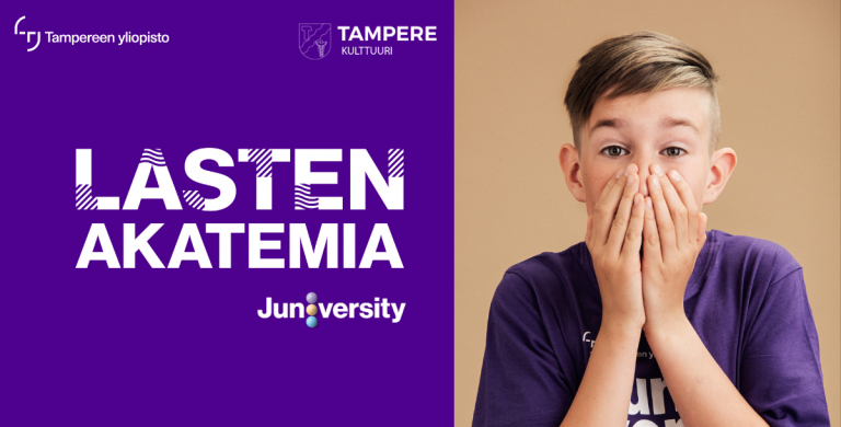 Teksti "Lasten akatemia" violetilla taustalla. Hämmästynyt lapsi Juniversityn paidassa.